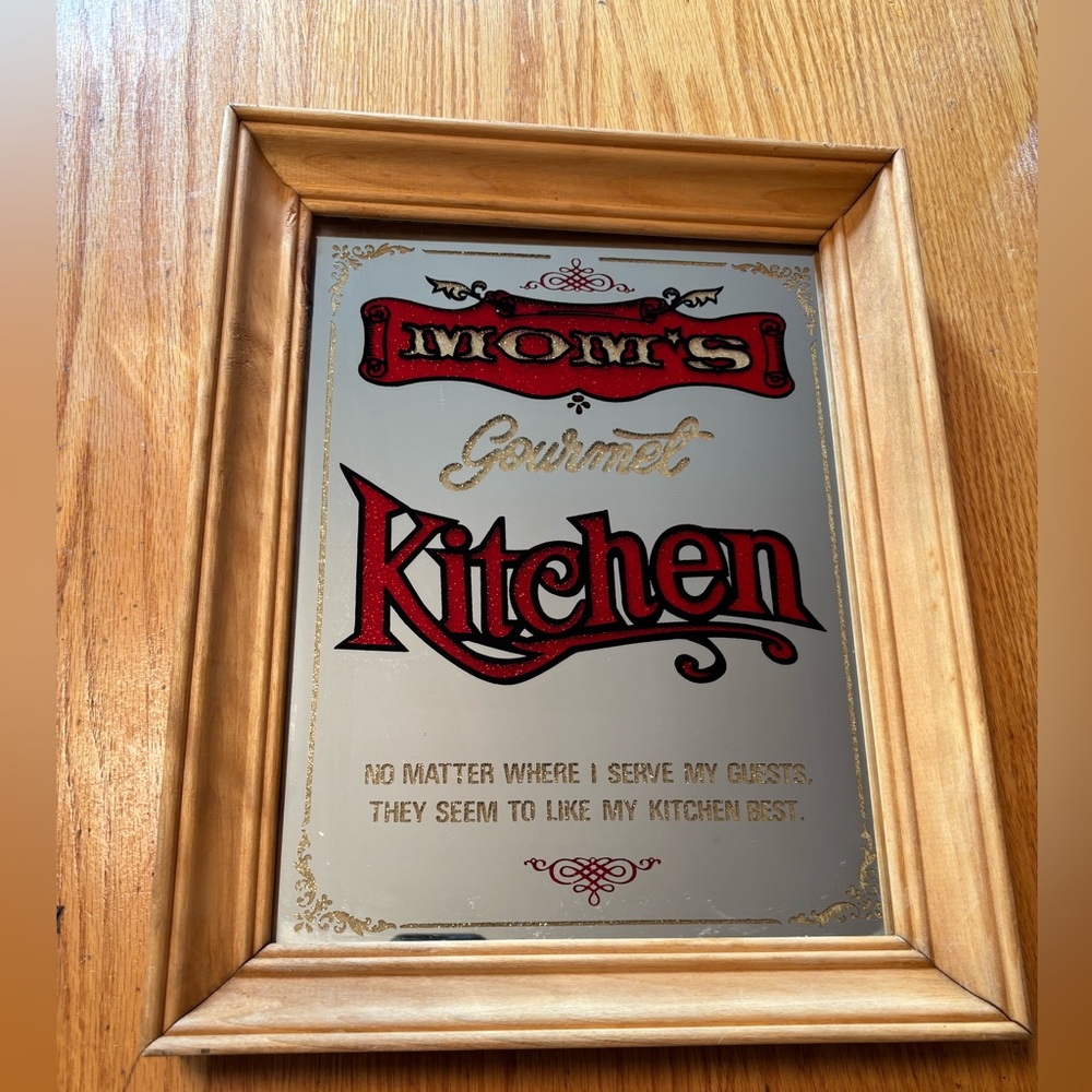 Glassik Mirror Sign “Mom’s Gourmet Kitchen”